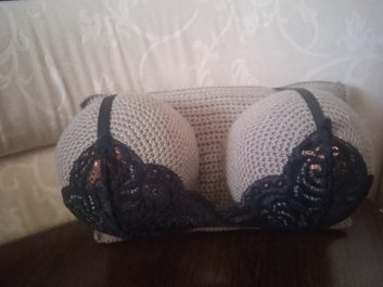 Сиськи подушка 2